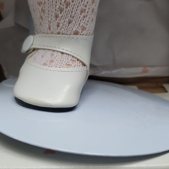 Vintage 1992 Hello Dolly "Hayley" Porcelain Doll | 19" | Like New in Box - Picture 4 of 5